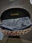 Vand ochelari de soare Guess