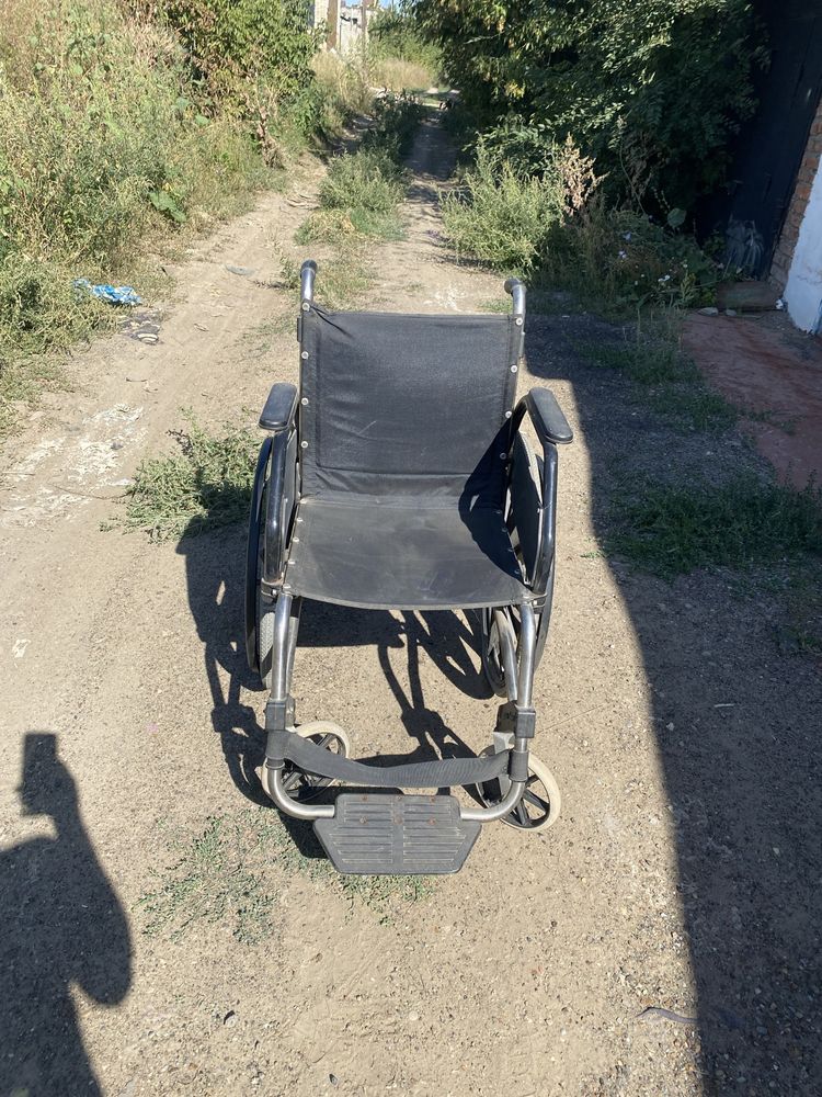 Продам инвалидную коляску