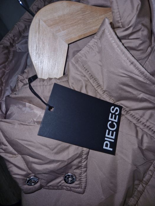 Страхотно ново яке с качулка