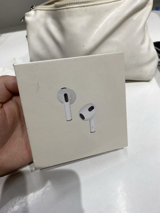 Продам Airpods 3