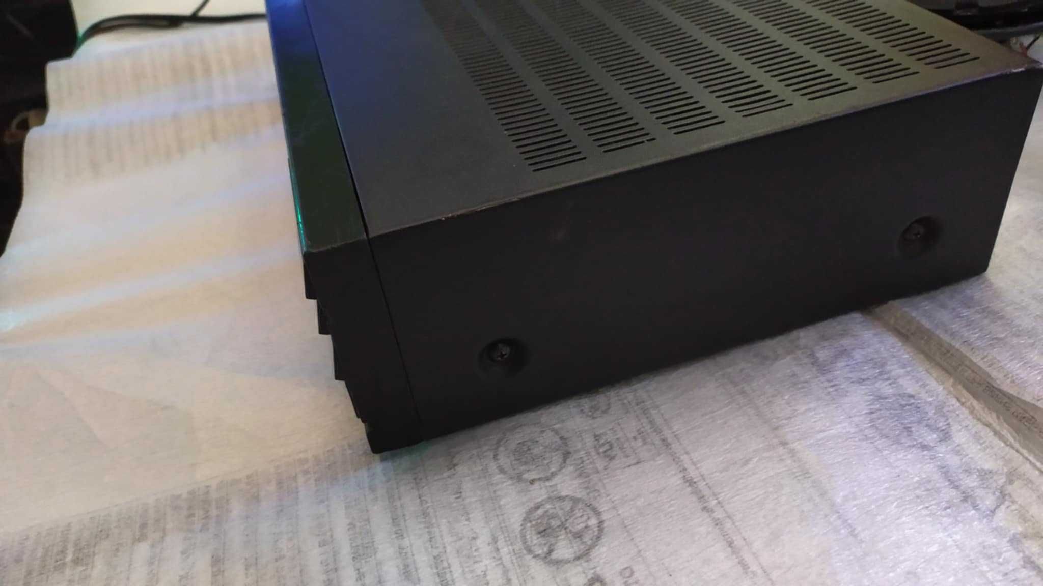 НЕМСКИ Стерео Усилвател UNIVERSUM 220W ОТЛИЧНО РАБОТЕЩ от чужбина