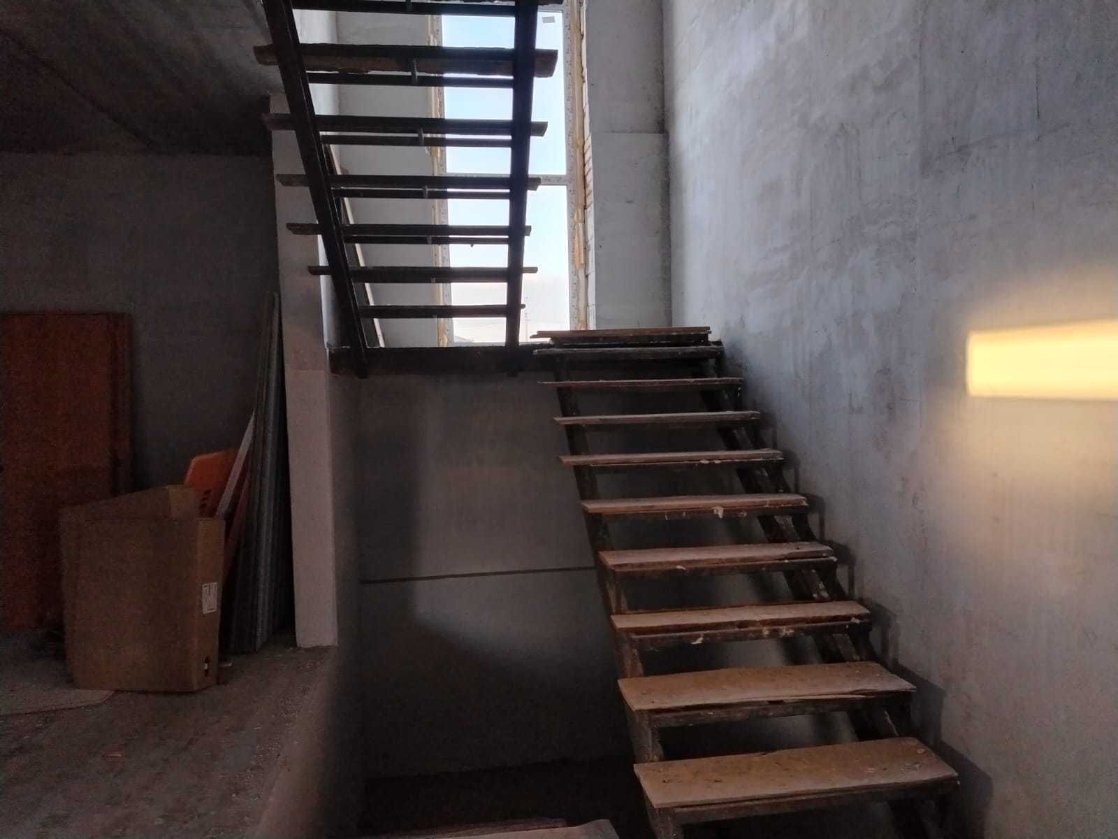 Продам коттедж 3 уровня в п. Мичурина