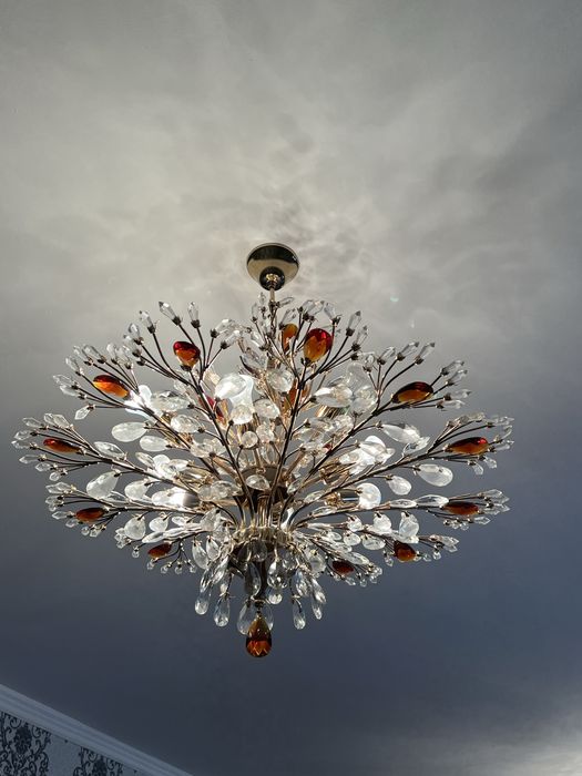 Люстра сатылады, қолданылған. Жағдайы жақсы.барлык лампалары жанады