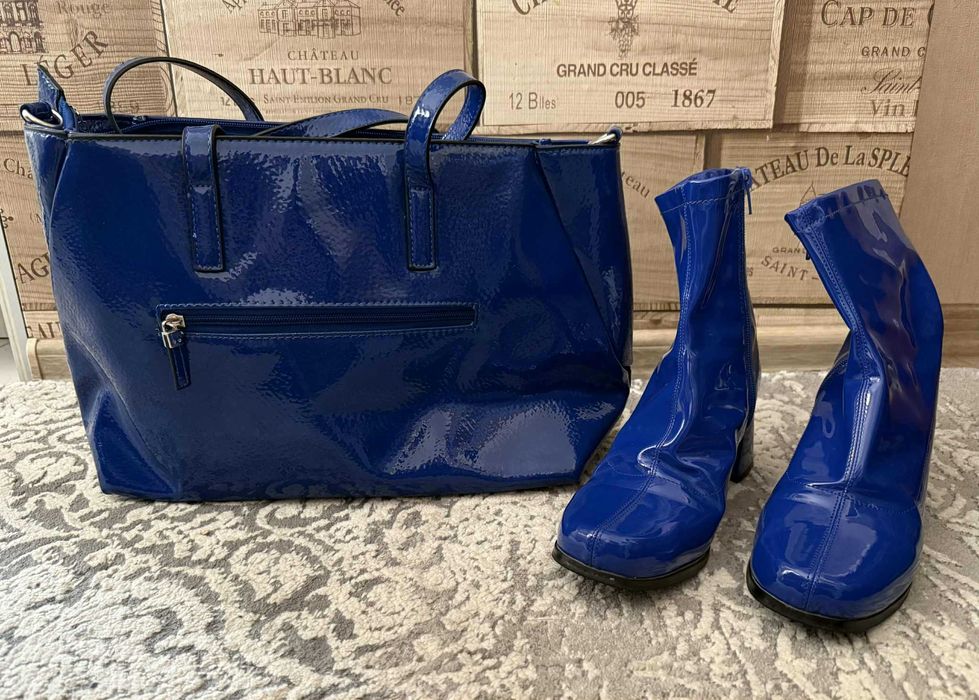 Ботуши, спортни обувки и боти с чанта комплект.