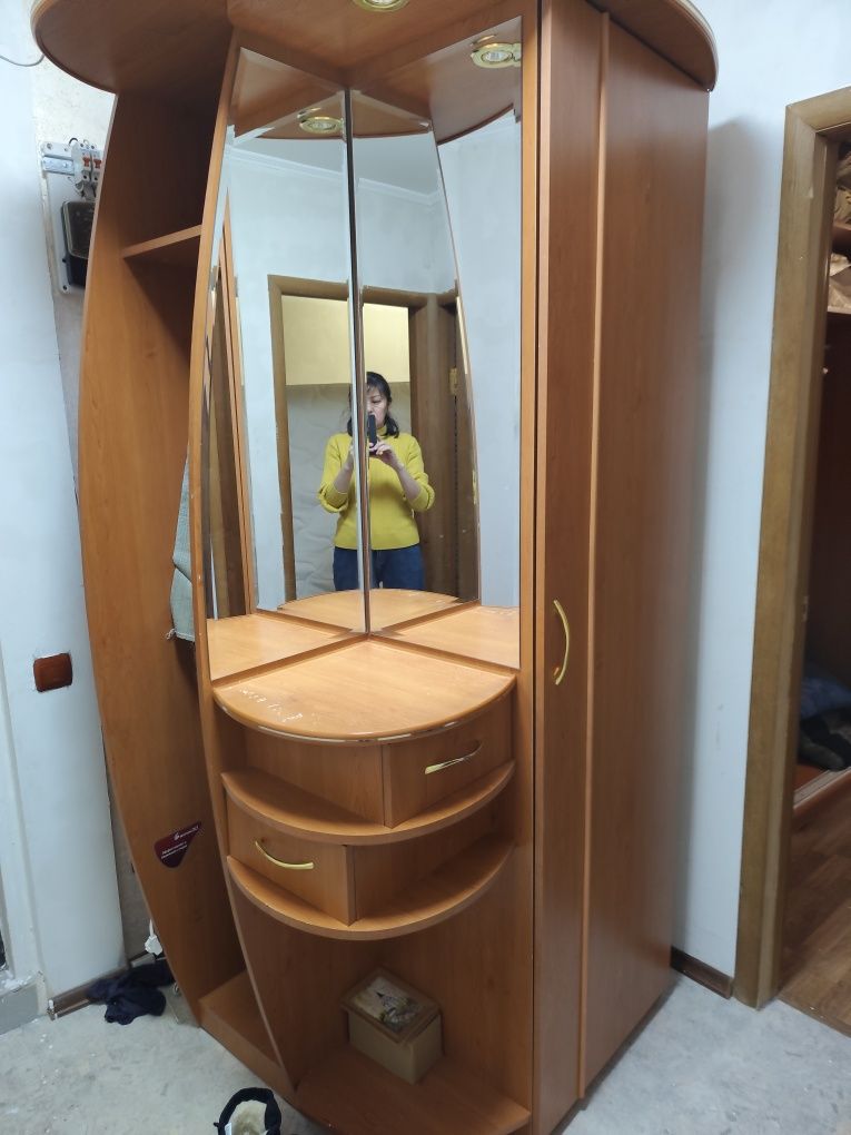 Продам прихожую в отличном сосояний