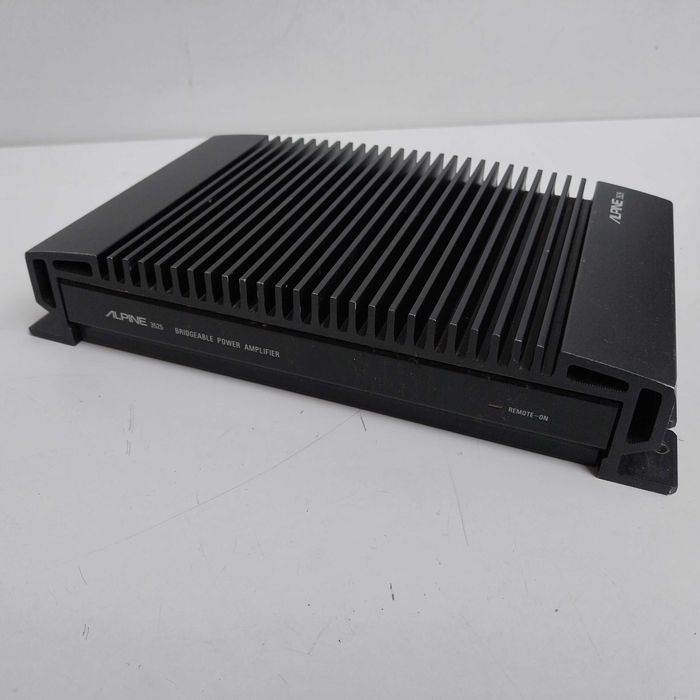 НАЙ ДОБРАТА ОФЕРТА Усилвател за кола Renegate / Alpine /Кондензатор