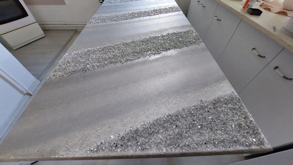 Tablou vopsea acrilica si sticla sparta