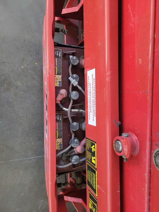 Ножична вишка 10м JLG 2630 es