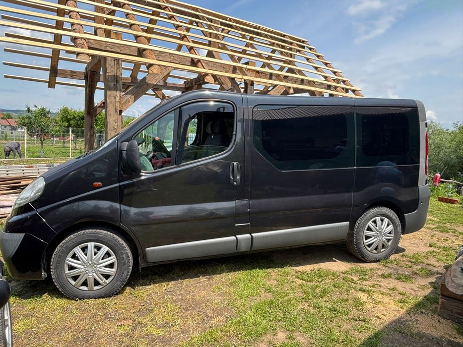 de vinzare opel vivaro 2.5