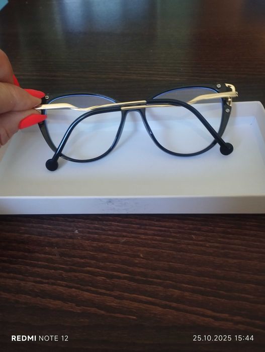 Чисто нови рамки за диоптрични очила
