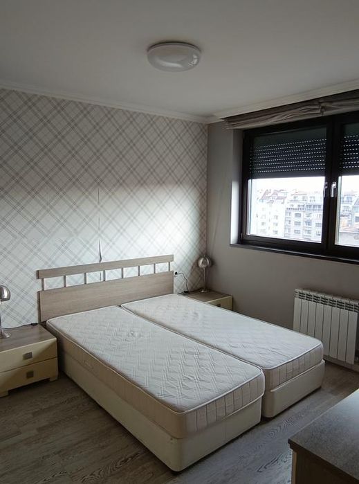 Дава се под наем Тристаен апартамент в София, Оборище - 105 кв.м за 900 € - Снимка #1