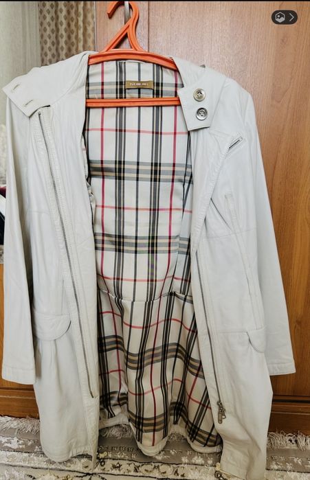 Продам кожанную белую куртку