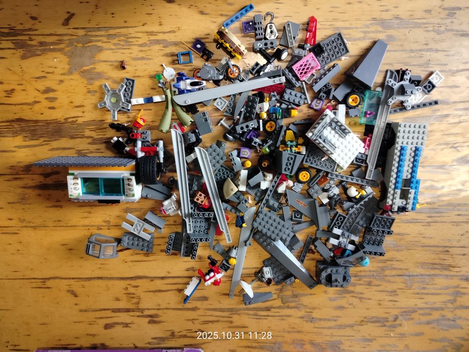 Продам конструктор LEGO .