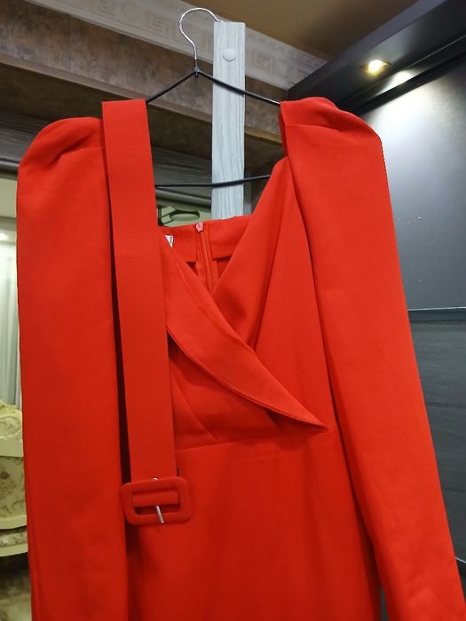 Продаю вечерное платье, можно надеть и на будние дни НОВОЕ размер М