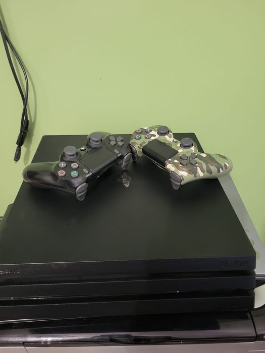 PS4, 1TB +2 controllere si jocuri
