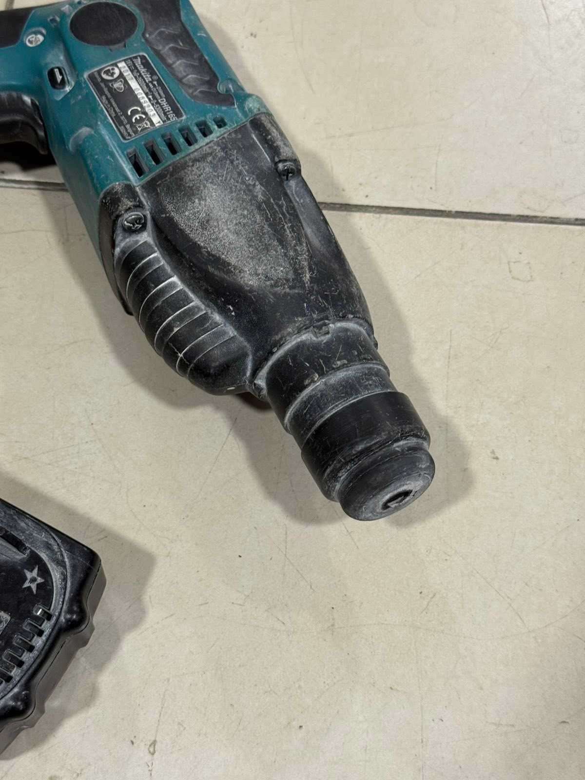 Продавам Акумулаторен Перфоратор Makita DHR165
