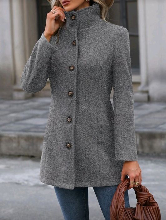 Елегантно дамско палто