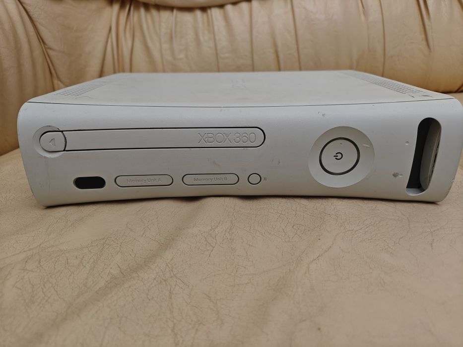 Vând Xbox 360 Fat