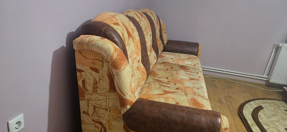 Canapea de vânzare.