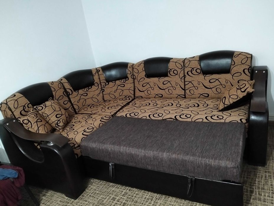 Vând canapea extensibilă în stare bună de funcționare