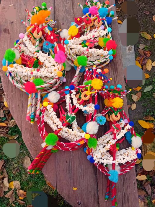 Традиционни сурвачки от дрян.