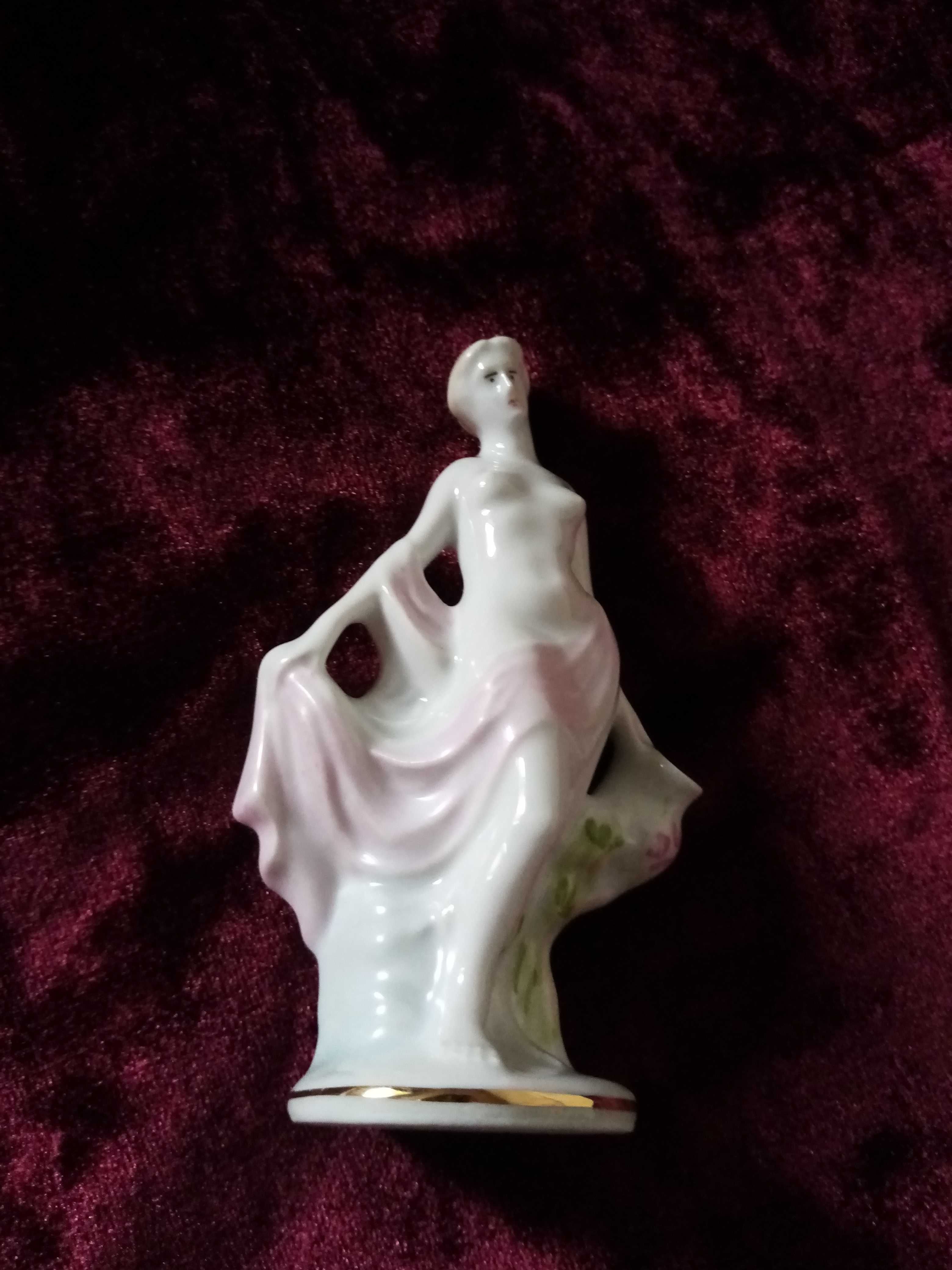 Statueta bibelou semi-nud Fata cu ulciorul