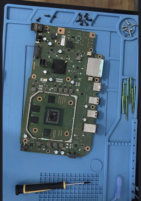 Xbox series s defect( cred ca are un scurt placa de baza) (fara sursa)