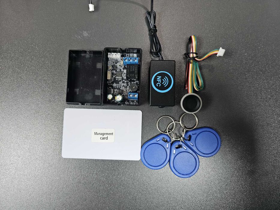 Контрол на достъп управление бариери врати гараж биометрия карта чип