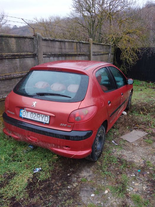 Vand auto peugeot 206 diesel fabricat in anul 2005