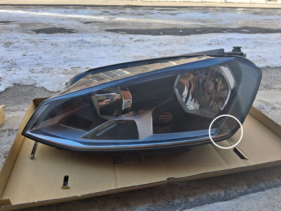 Faruri Golf 7 cu sticla crapata