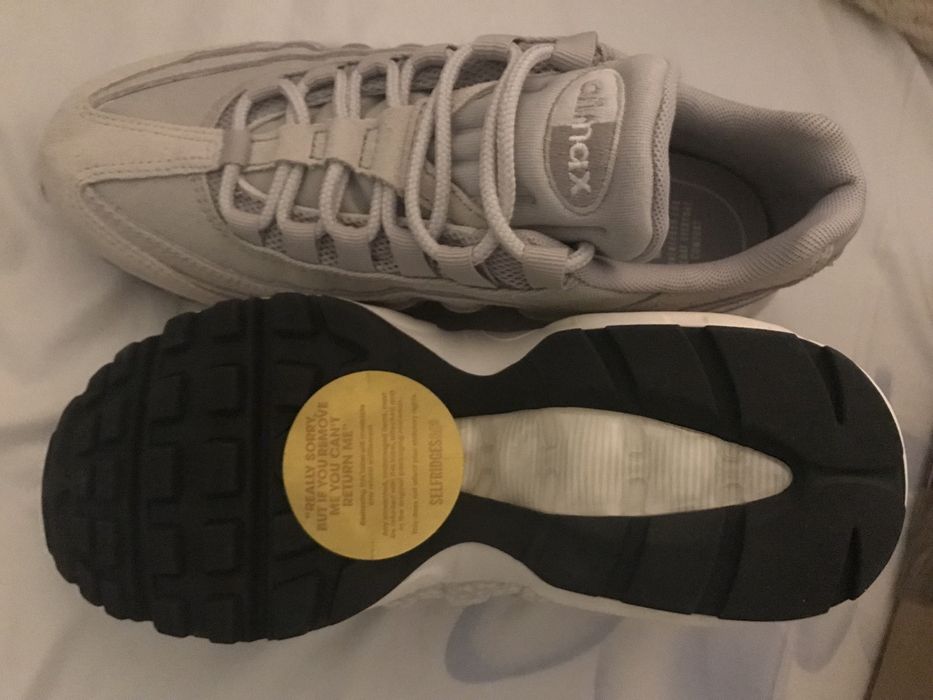 Vând adidasi marca Nike airmax95