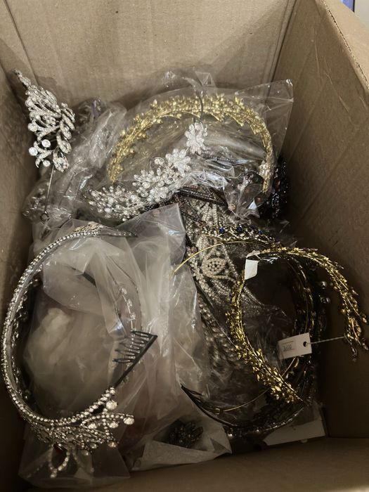 Коробка полностью корон