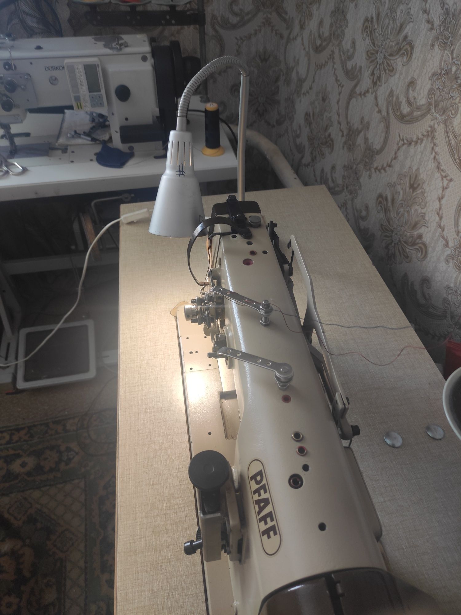 Pfaff 1242 двух игольная
