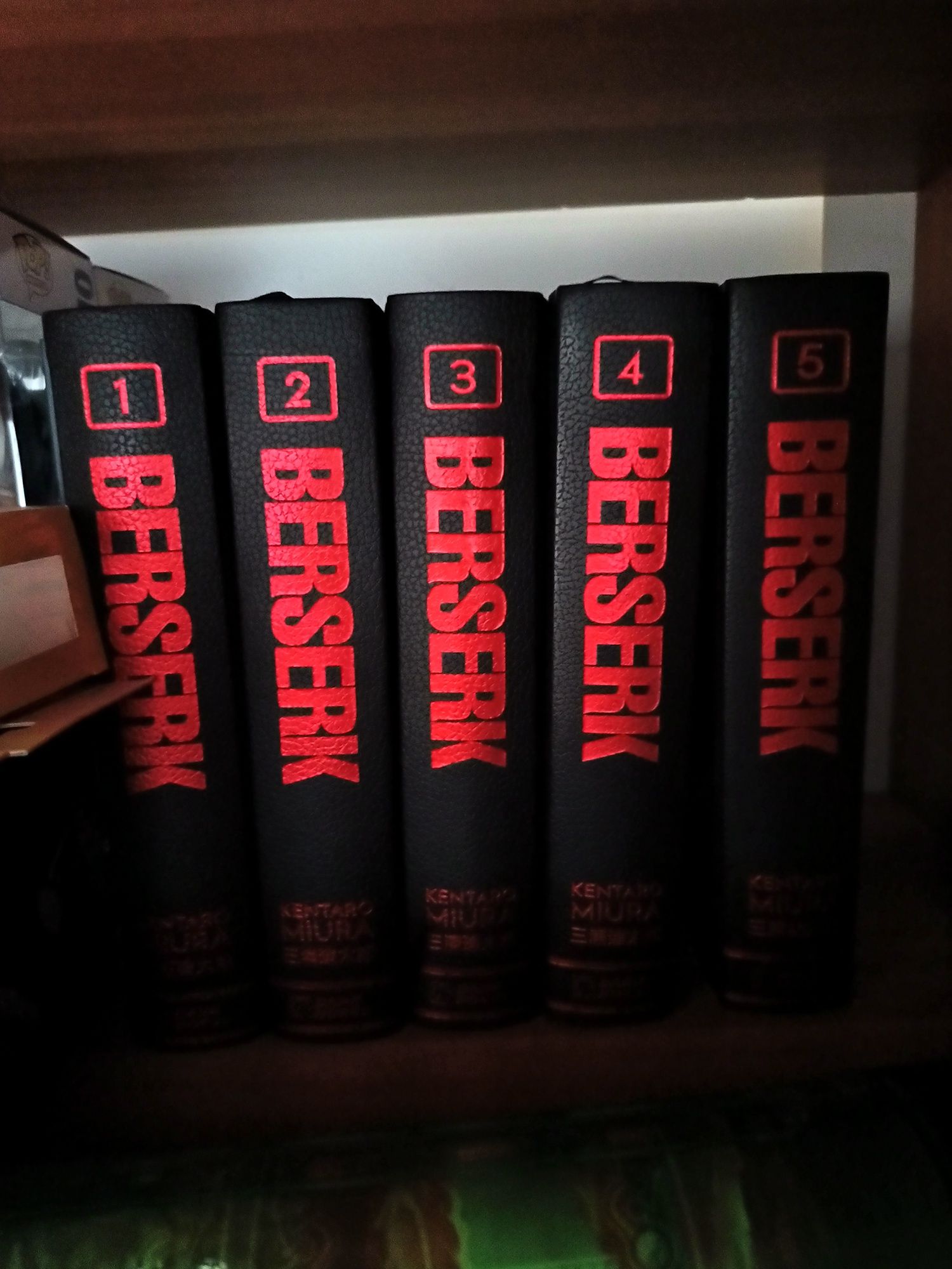 Berserk deluxe edition volumele 1-5