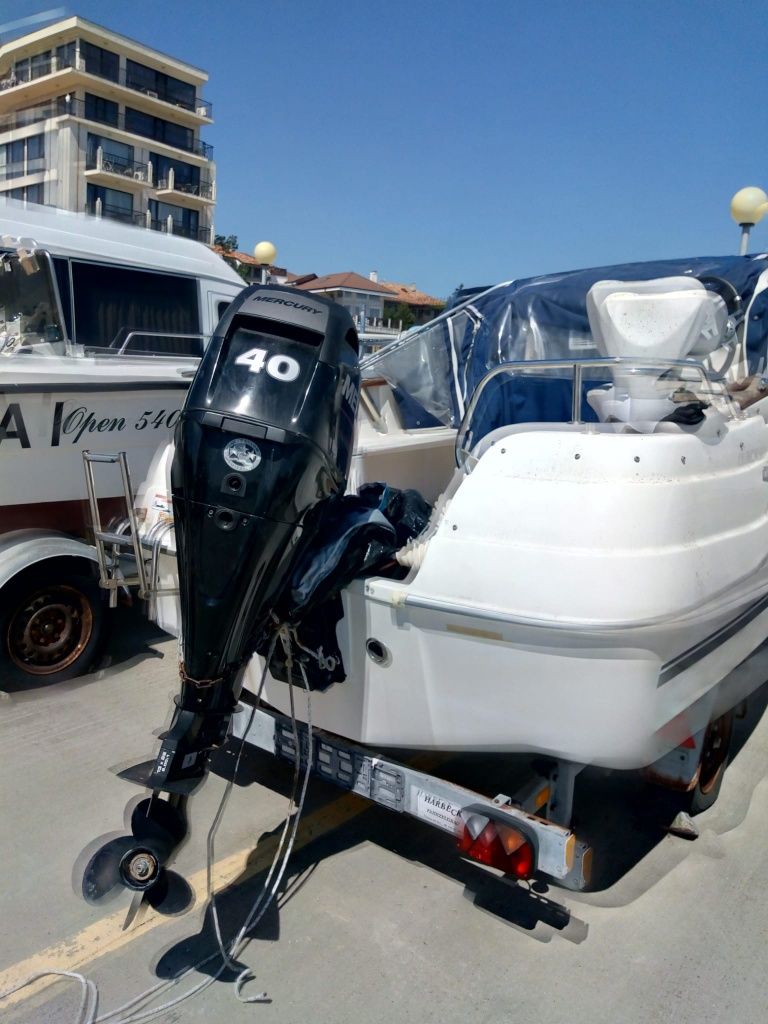 Лодка моторна, катер Quicksilver 430 cabin