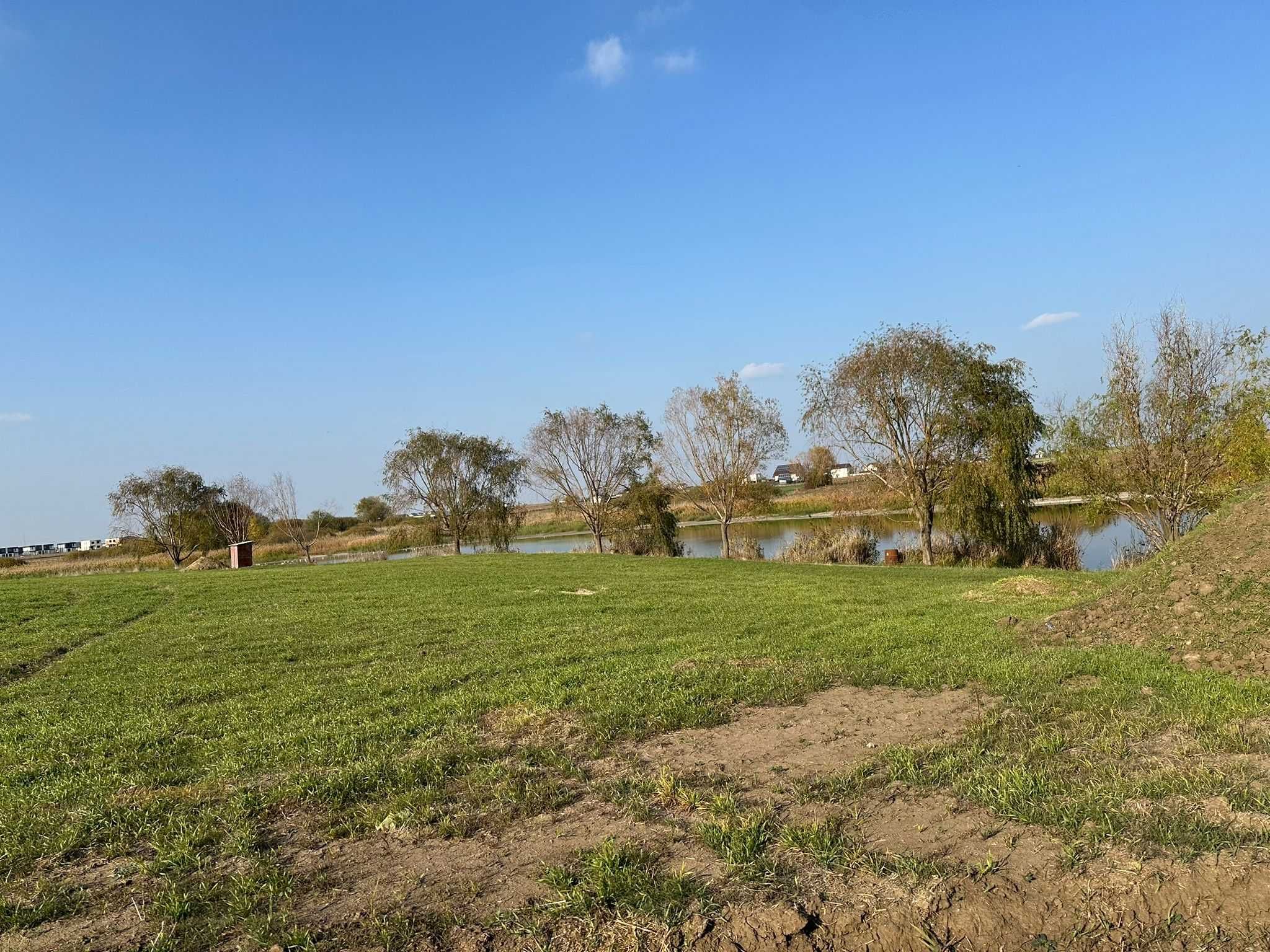 Teren zona de lacuri Berceni sos Dobreni