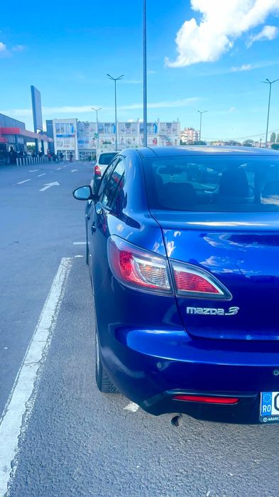 Mazda 3 Berlina 1.6 benzină 105 CP – întreținută, consum mic.