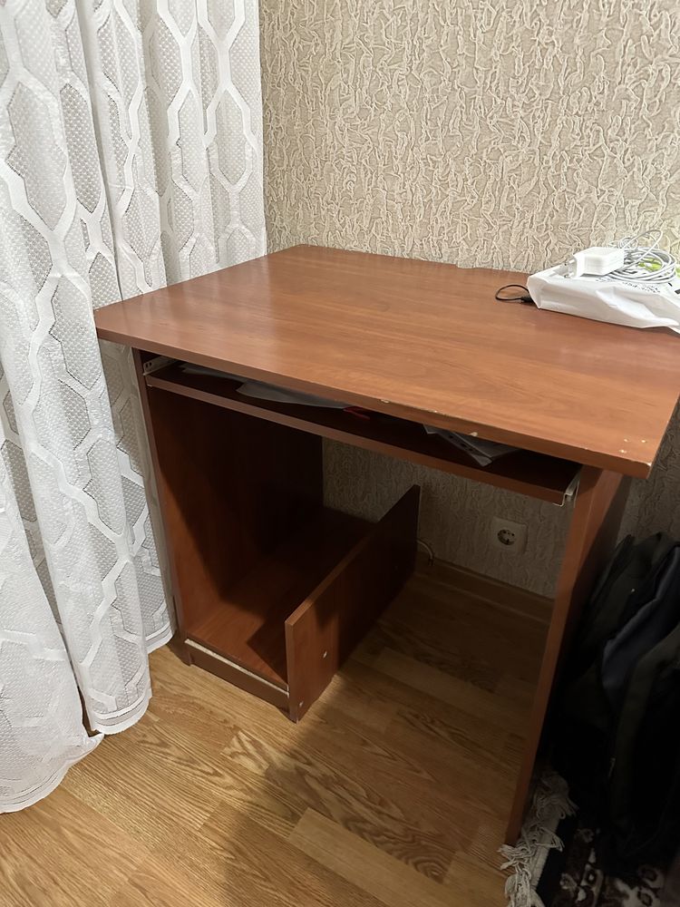 Стол для комнаты