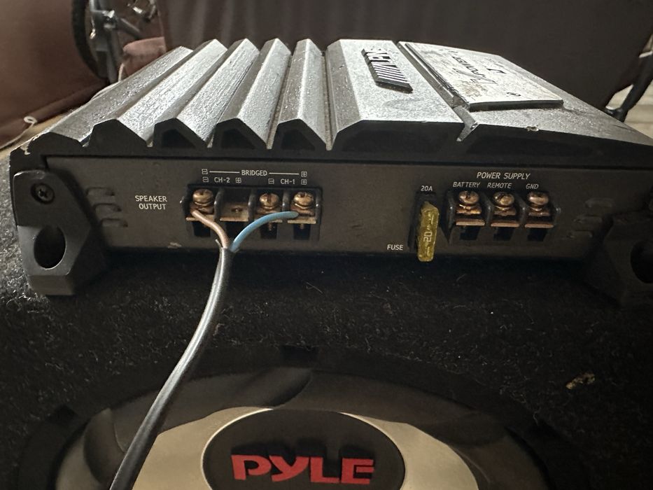 Subwoofer activ achat 108 și un Sub pt auto cu amplificator Alpine