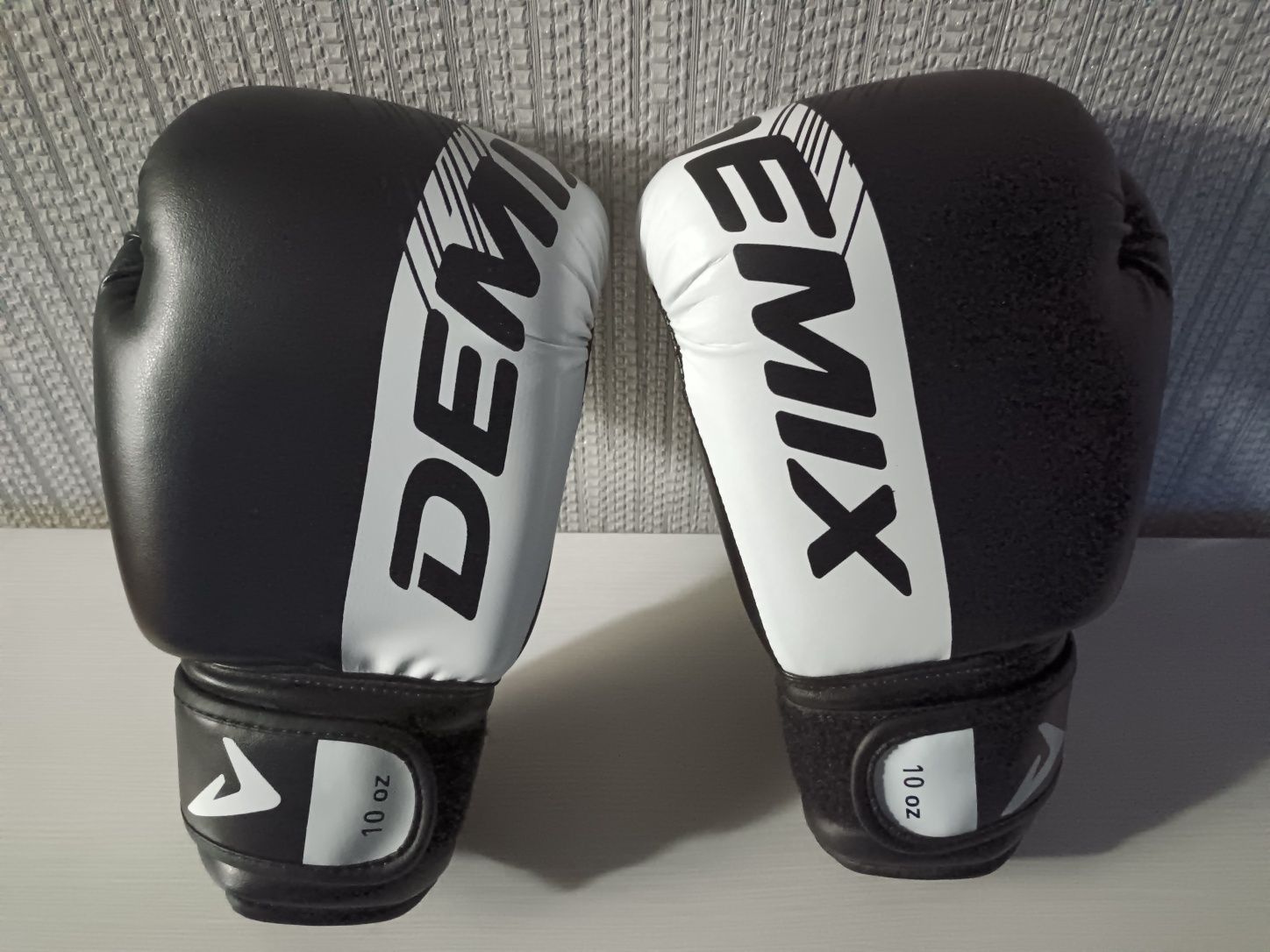 Продам новые перчатки боксерские 10 OZ
