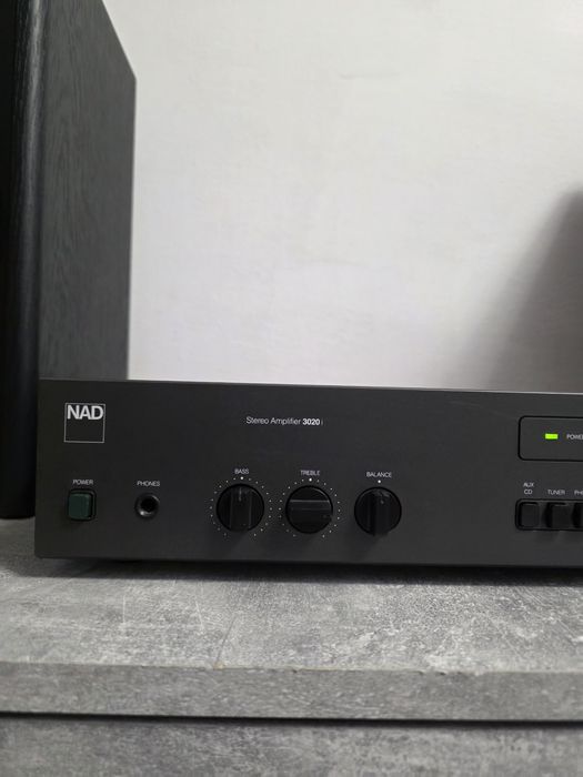 Amplificator NAD 3020i în stare perfectă ( ca nou)