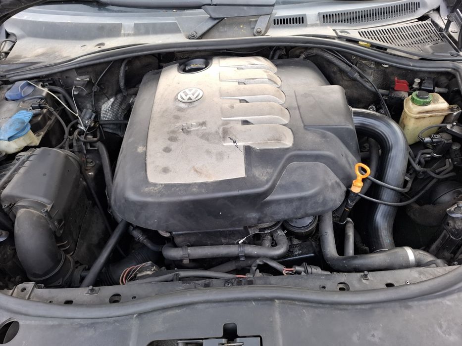 Vand capota,bara,far,usi Touareg