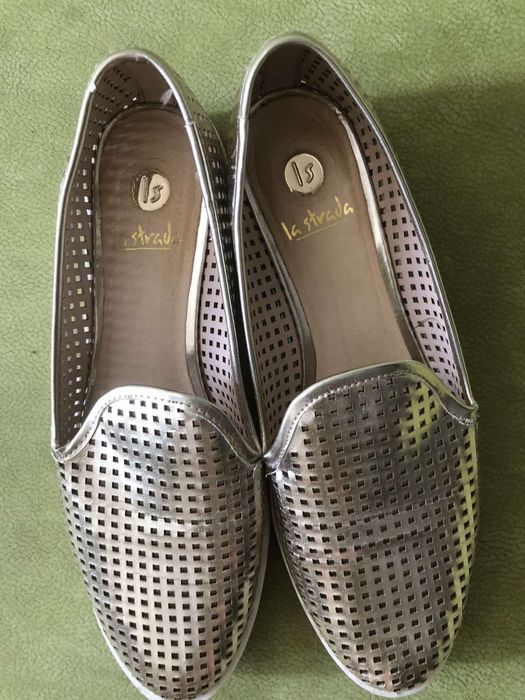 Златни обувки La Strada