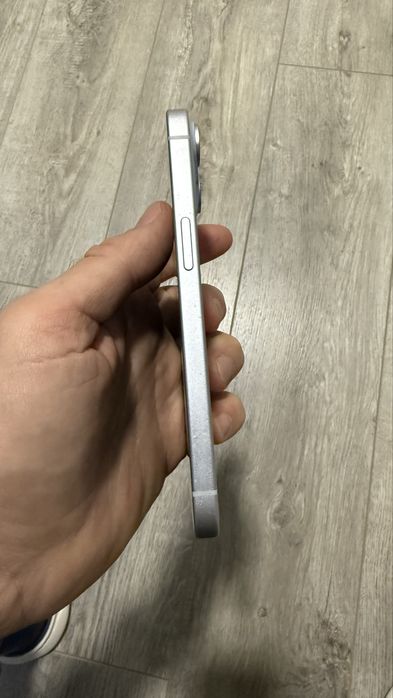 Iphone 15 pentru pisee de schimb