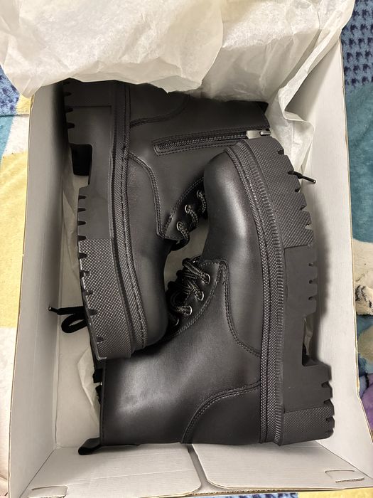 Ghete noi marimea 37