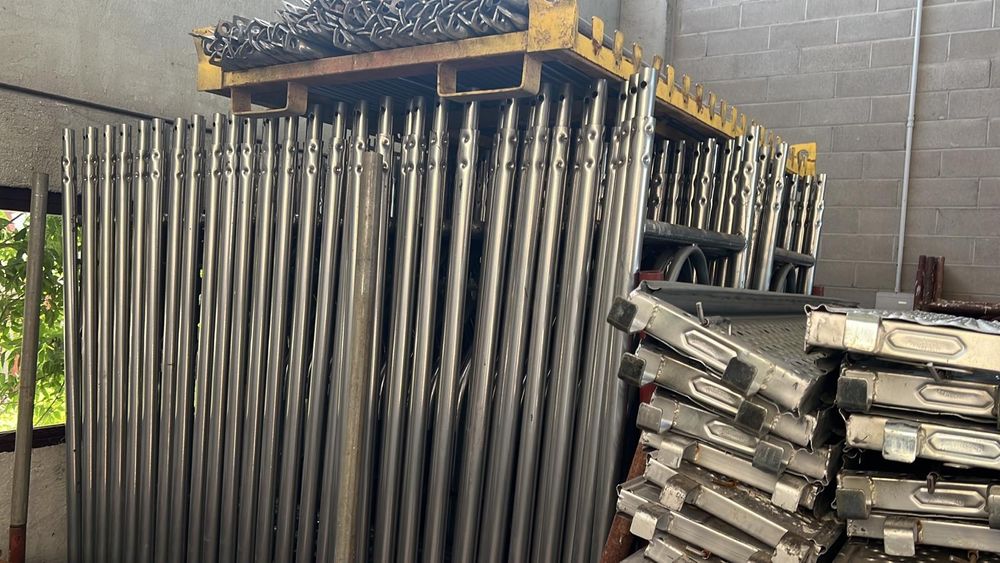 Inchiriez schela îngustă 0.6 m..0.5m