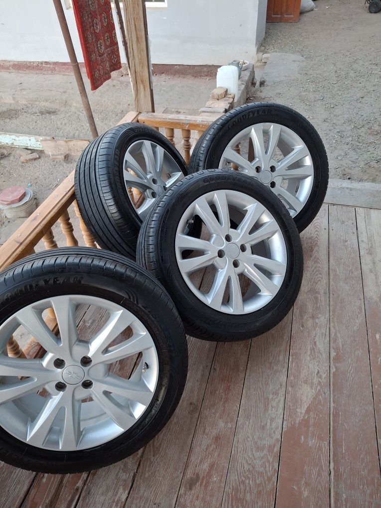 17lik diska va balon holati yaxshi,215/55/17