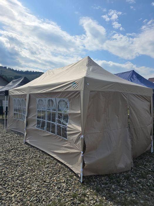 Corturi de petrecere de targuri