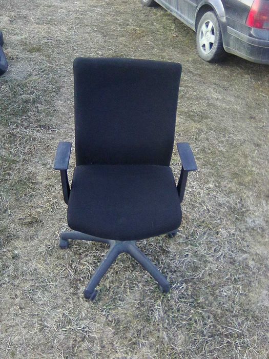 scaun rotativ negru marime medie