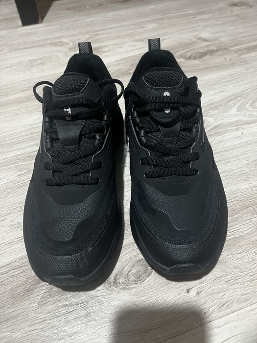 Продам кроссовки XTEP, размер 42, состояние новых одеты пару раз.